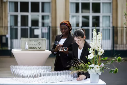 Préparation du dîner de gala par les élèves